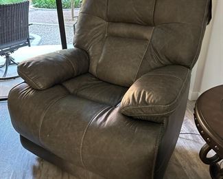 LEATHER RECLINER
