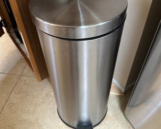 STAINLESS STEEL GARBAGE CAN