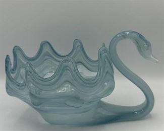 Sooner Art Glass Swan Centerpiece