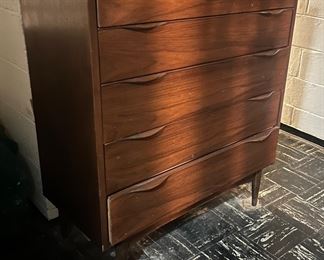 Mid Century Modern Dresser 