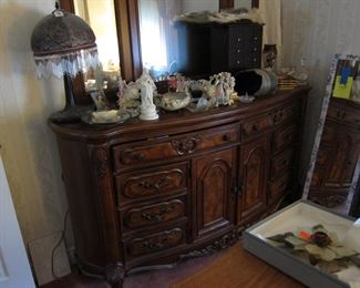 Kathy Ireland dresser with mirror!
