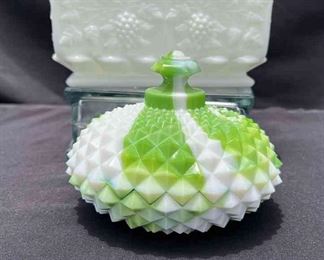 NNNOO Westmoreland Diamond Green Sawtooth Jadeite Rectangle Planter Milk Glass