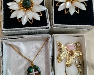 Women's jewlery