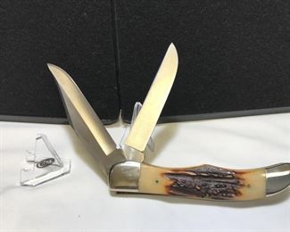 Lot # : 183 - CASE - Folding Hunter Stag Handle
CASE XX Measures: 5 1/2" closed Badge: oval CASE Blade: 2, engraved scroll with blue accent Box: none.