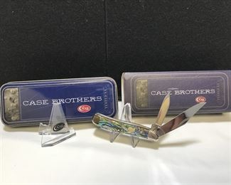 Lot # : 226 - CASE - Peanut Paua Abalone Handle
W. R. Case & Sons 2003 Measures: 2 3/4" closed Badge: plain shield Blade: 2 Box: custom Tin with sleeve and sheath.