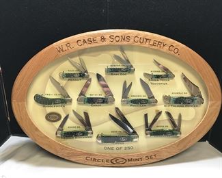 Lot # : 250 - W.R. Case & Sons Circle C Mint Set 112 of 250
W.R. Case & Sons released the Circle C tang stamp collection to honor the CASE Family Brands included in set is Peanut, Baby Doc, Small Texas Toothpick, Saddlehorn, Canoe, Whittler, Mid-Folding Hunter, Medium Stockman, Trapper and Congress all have standard jigged Kentucky bluegrass bone and Tru-Sharp surgical steel blades and inset circle C