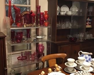 Swung vase and mid Century Modern table and chairs