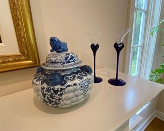 CHINESE Blue & White Covered URN 