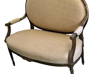 Settee that has 4 matching chairs