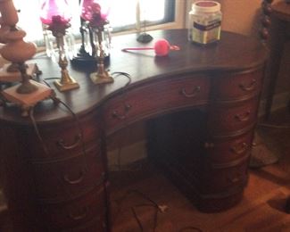 Another beautiful desk that can fit into a girls room or en-suite. Want an elegant at home office space? This is it!