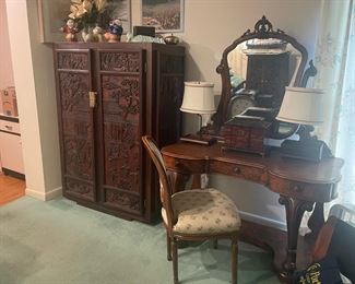 Burled Walnut Lady's Vanity