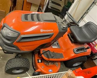 Husqvarna Lawn Tractor - YTH 18542