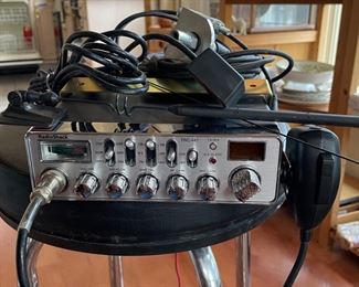 Radio Shack-TRC-447 CB Radio like new with Accessories