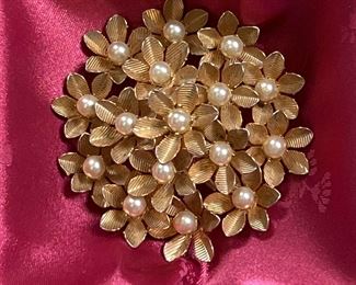 Coro Brooch With Claire Burke Ceramic Box