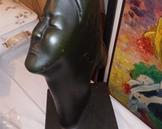 Neat statue no history