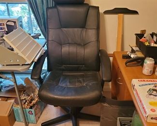 Very nice office chair with headrest