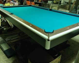 Jordan pool table...like new!!!