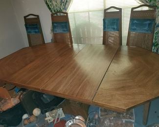 Dining table has (2) leaves and in great condition.