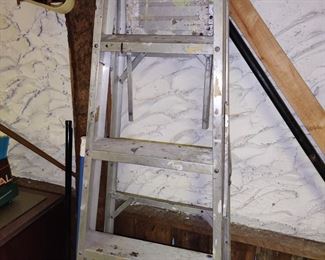 Aluminum ladder