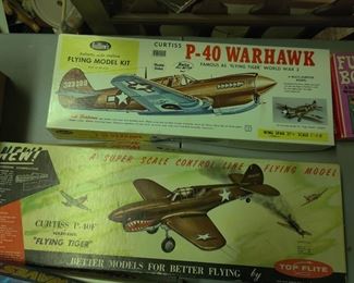Curtis P-40 Warhawk model kit + Curtis P-40F flying Tiger model by Top Flite