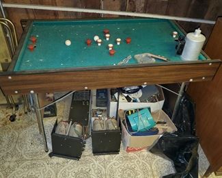 Fold up bumper pool table