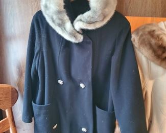 Vintage ladies Black fur collar coat 