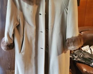 Vintage ladies Tan fur collar coat 