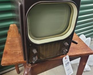 GENERAL ELECTRIC " LOCOMOTIVE" BAKELITE TV SET