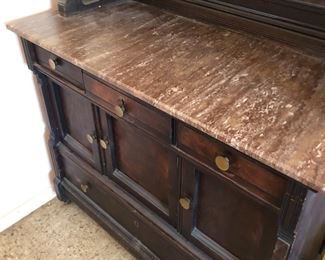 bottom detail of hutch