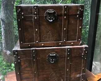 Set of 2 matching chests