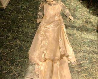 Wedding dress with lace hat