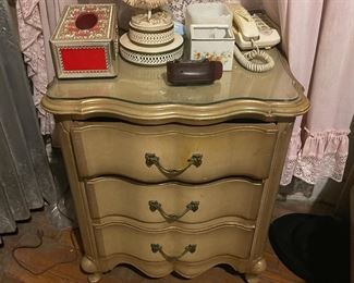 2 Stands that’s apart of the 4 piece set
$400 for whole set