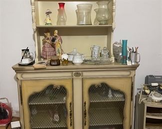 Beautiful cabinet set antique $100