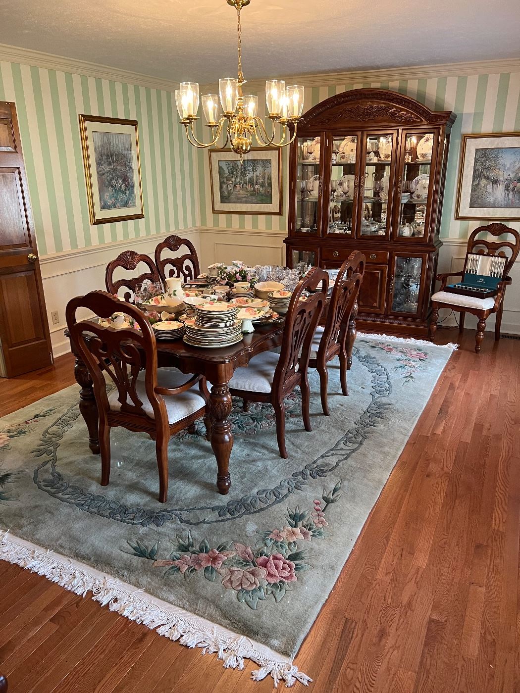 Lovely dining room suite