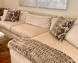 KRAVET SECTIONAL WITH PLUSH PILLOWS.