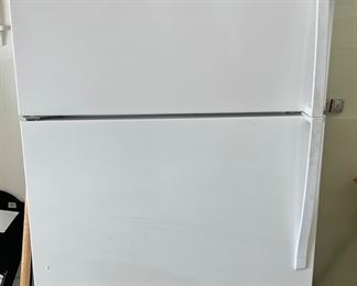 WHIRLPOOL REFRIGERATOR.