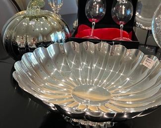 REED AND BARTON SHOWY PIECE!