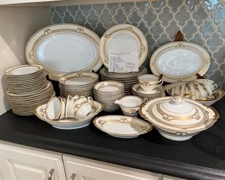 MIETO GOLD CHINA.  SO PRETTY!  WORKS WITH SO MANY THINGS!