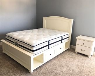 Detail pic, Pottery Barn Teen 
Style: Chelsea Platform Storage Bed 
Size: Queen 
Finish: Simply White, Coastal Cottage
Queen Mattress; Beauty-rest 
