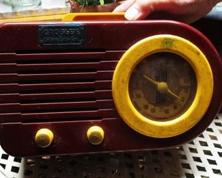 Vintage Crosley Bakelite radio - with tubes
