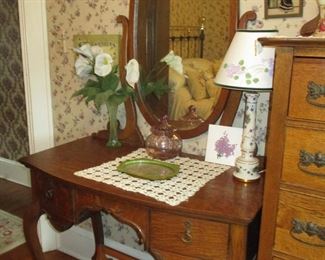 Sweet oak Victorian vanity with 2 drawers and beveled swing mirror