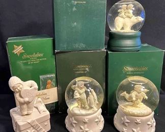 Snowbabies Musical Waterglobes Musicbox