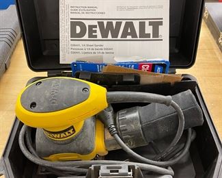 DeWalt D26441 - 1/4 Sheet Sander