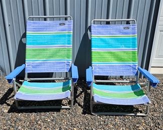 Bright & comfy beach chairs -- bring on summer lazy days!