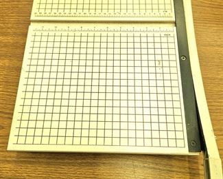 Vintage paper cutter -in good condition