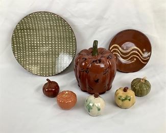JOPI813 Wisconsin Pottery Ceramic Pumpkins And Plates