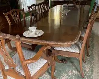 Dining Table w/ two leaves, 8 Chairs 