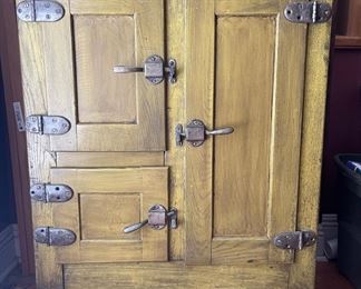 Beautiful Antique  Wooden Ice Box in Amazing Condition