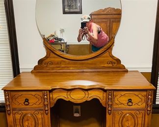 Beautiful Antique Vanity with Round Mirror