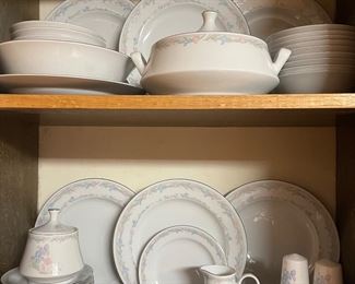 Lovely Service for (19)
    Illusions by Excel China